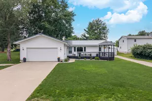 403 E Pease St, Heyworth, IL 61745 - Photo 40