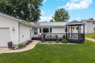 403 E Pease St, Heyworth, IL 61745 - Photo 2