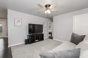403 E Pease St, Heyworth, IL 61745 - Photo 6