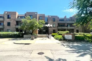 1912 Prairie Square, Schaumburg, IL 60173 - Photo 2