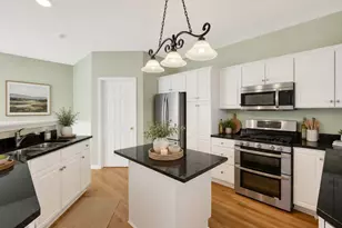 545 Harlowe Ln, Naperville, IL 60565 - Photo 2