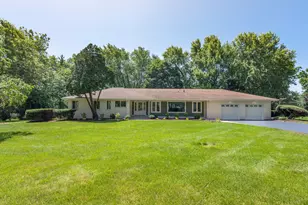 18 Lynn Dr, Hawthorn Woods, IL 60047 - Photo 1