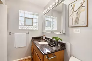 4006 W Nelson St, Chicago, IL 60641 - Photo 8