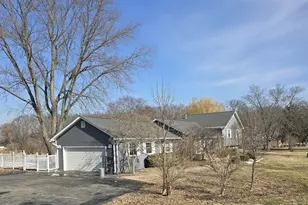 1848 E Marmion Pl, Crete, IL 60417 - Photo 2