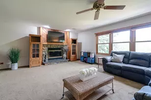 913 Cherokee Ct, Lake Villa, IL 60046 - Photo 8