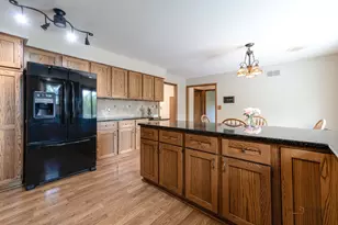 913 Cherokee Ct, Lake Villa, IL 60046 - Photo 16