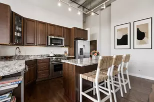 1601 W School St, Chicago, IL 60657 - Photo 8