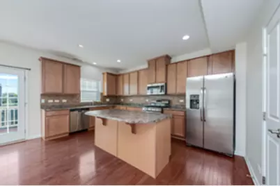 212 Commerce Street E, Aurora, IL 60504 - Photo 2