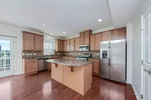 212 Commerce Street E, Aurora, IL 60504 - Photo 2