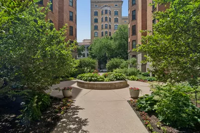 550 W Surf Street #609, Chicago, IL 60657 - Photo 2