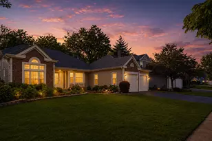 4310 Forest Glen Dr, Hoffman Estates, IL 60192 - Photo 2