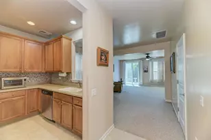 2886 Edgewater Dr, Elgin, IL 60124 - Photo 4
