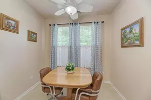 2886 Edgewater Dr, Elgin, IL 60124 - Photo 10
