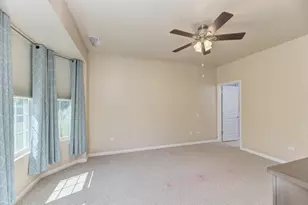2886 Edgewater Dr, Elgin, IL 60124 - Photo 18