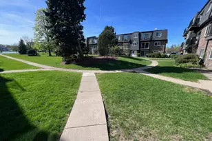 9409 Bay Colony Dr, Des Plaines, IL 60016 - Photo 20