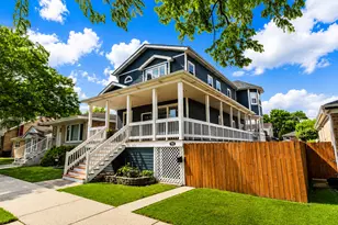 7042 W Berwyn Ave, Chicago, IL 60656 - Photo 2