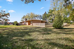 1305 Oaktree Ln, Kankakee, IL 60901 - Photo 8
