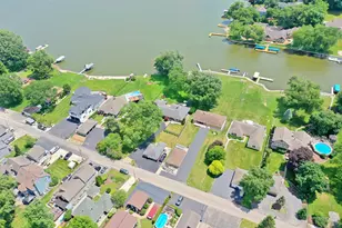 905 River Terrace Dr, Johnsburg, IL 60051 - Photo 4