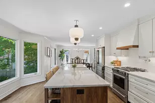 318 E Sunnyside Ave, Libertyville, IL 60048 - Photo 10