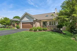 318 E Sunnyside Ave, Libertyville, IL 60048 - Photo 1