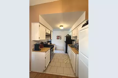 301 Cherrywood Court #301, Vernon Hills, IL 60061 - Photo 6