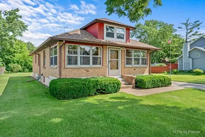 746 Parkway Avenue, Elgin, IL 60120 - Photo 2