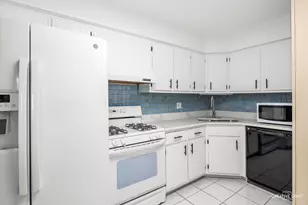 109 Gregory St, Aurora, IL 60504 - Photo 6