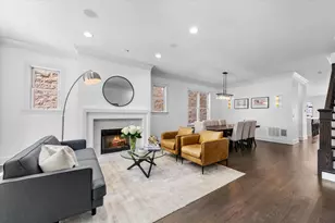 1340 W Melrose St, Chicago, IL 60657 - Photo 2