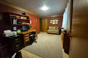 627 Shadycrest Dr, Kewanee, IL 61443 - Photo 2