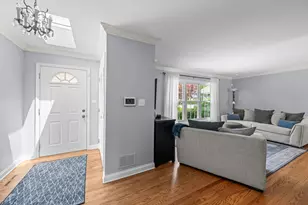 1211 W Haven Dr, Arlington Heights, IL 60005 - Photo 2