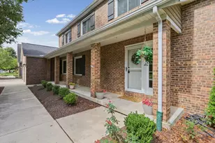 1210 Wilshire Ct, Champaign, IL 61821 - Photo 2