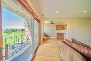 625 W Huntington Commons Rd, Mount Prospect, IL 60056 - Photo 4