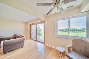 625 W Huntington Commons Rd, Mount Prospect, IL 60056 - Photo 8