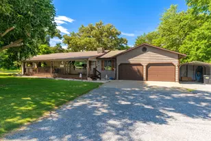 180 White Oak Ln, Harrisburg, IL 62946 - Photo 2