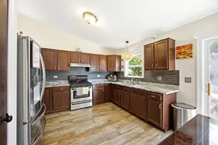 2438 Lotus Dr, Round Lake Heights, IL 60073 - Photo 6