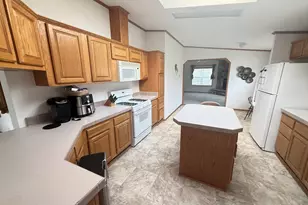 221 Begonia Dr, Matteson, IL 60443 - Photo 2