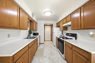 615 Silver Creek Rd, Woodstock, IL 60098 - Photo 12