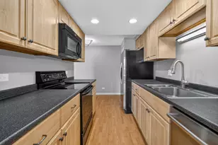 6340 Americana Dr, Willowbrook, IL 60527 - Photo 12