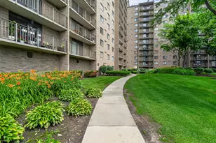 6340 Americana Dr, Willowbrook, IL 60527 - Photo 1