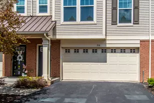 216 N Commerce St, Aurora, IL 60504 - Photo 2