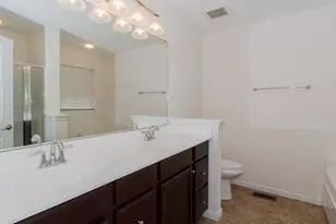 216 N Commerce St, Aurora, IL 60504 - Photo 32