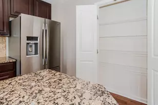 216 N Commerce St, Aurora, IL 60504 - Photo 18