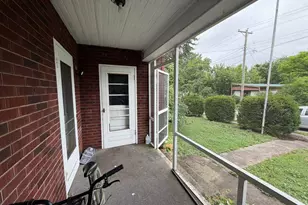 709 Charleston St, Harrisburg, IL 62946 - Photo 2