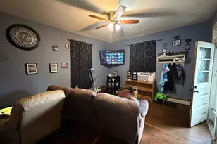 709 Charleston St, Harrisburg, IL 62946 - Photo 4