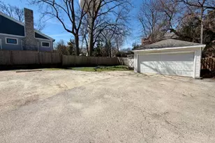609 1st St, Libertyville, IL 60048 - Photo 22
