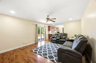 6061 Golfview Dr, Gurnee, IL 60031 - Photo 18