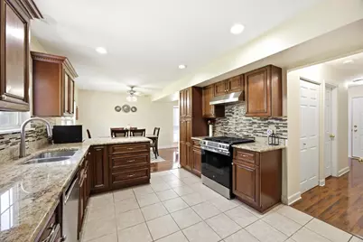 6061 Golfview Drive, Gurnee, IL 60031 - Photo 12