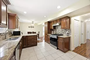 6061 Golfview Dr, Gurnee, IL 60031 - Photo 12