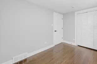 5301 S Menard Ave, Chicago, IL 60638 - Photo 18