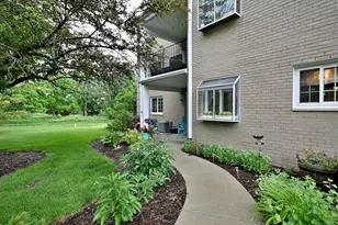 462 S President St, Carol Stream, IL 60188 - Photo 4